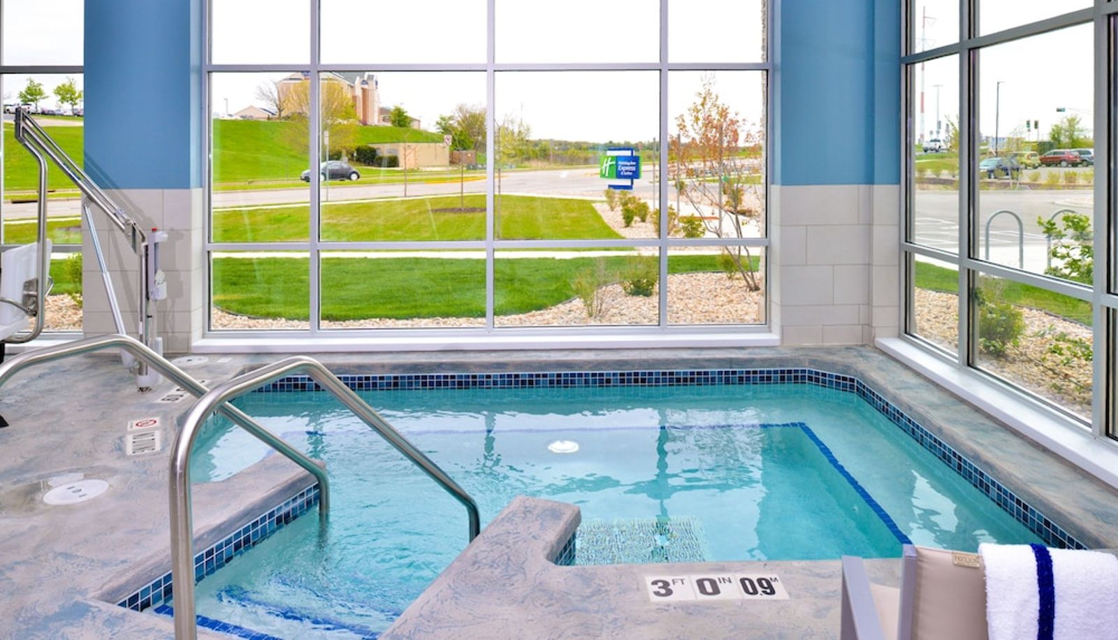 Pool - Holiday Inn Express & Suites MADISON by IHG