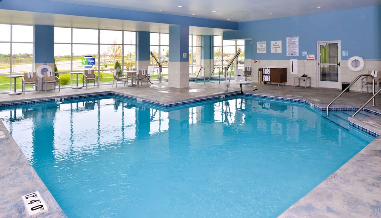 Pool - Holiday Inn Express & Suites MADISON by IHG
