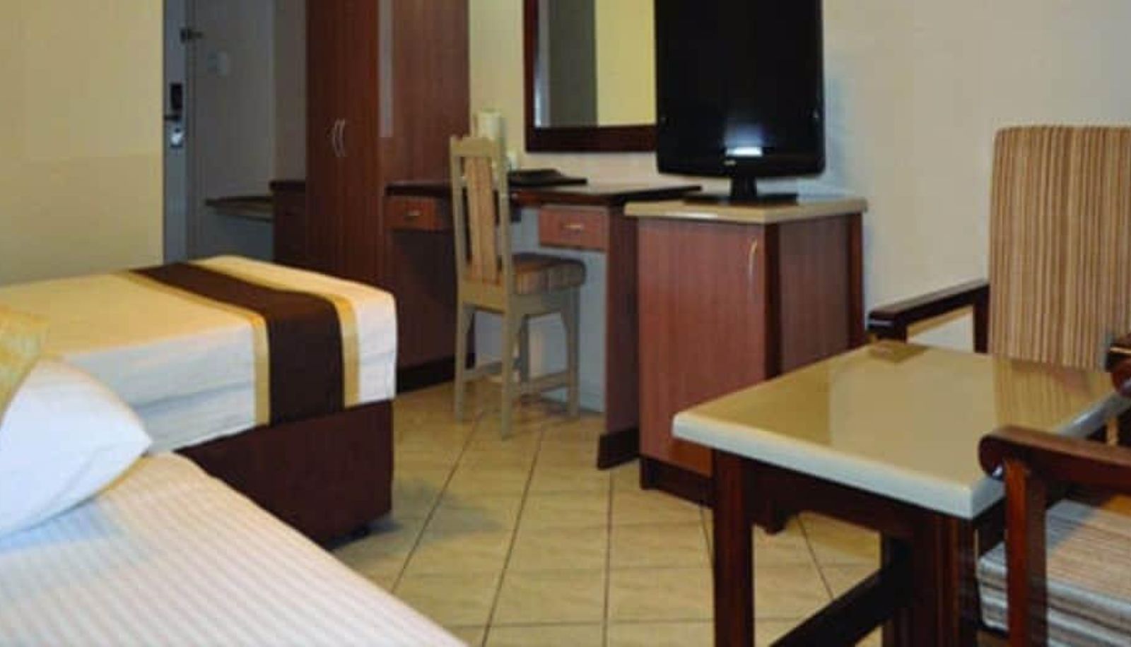 Superior room (double) - Peninsula International Hotel