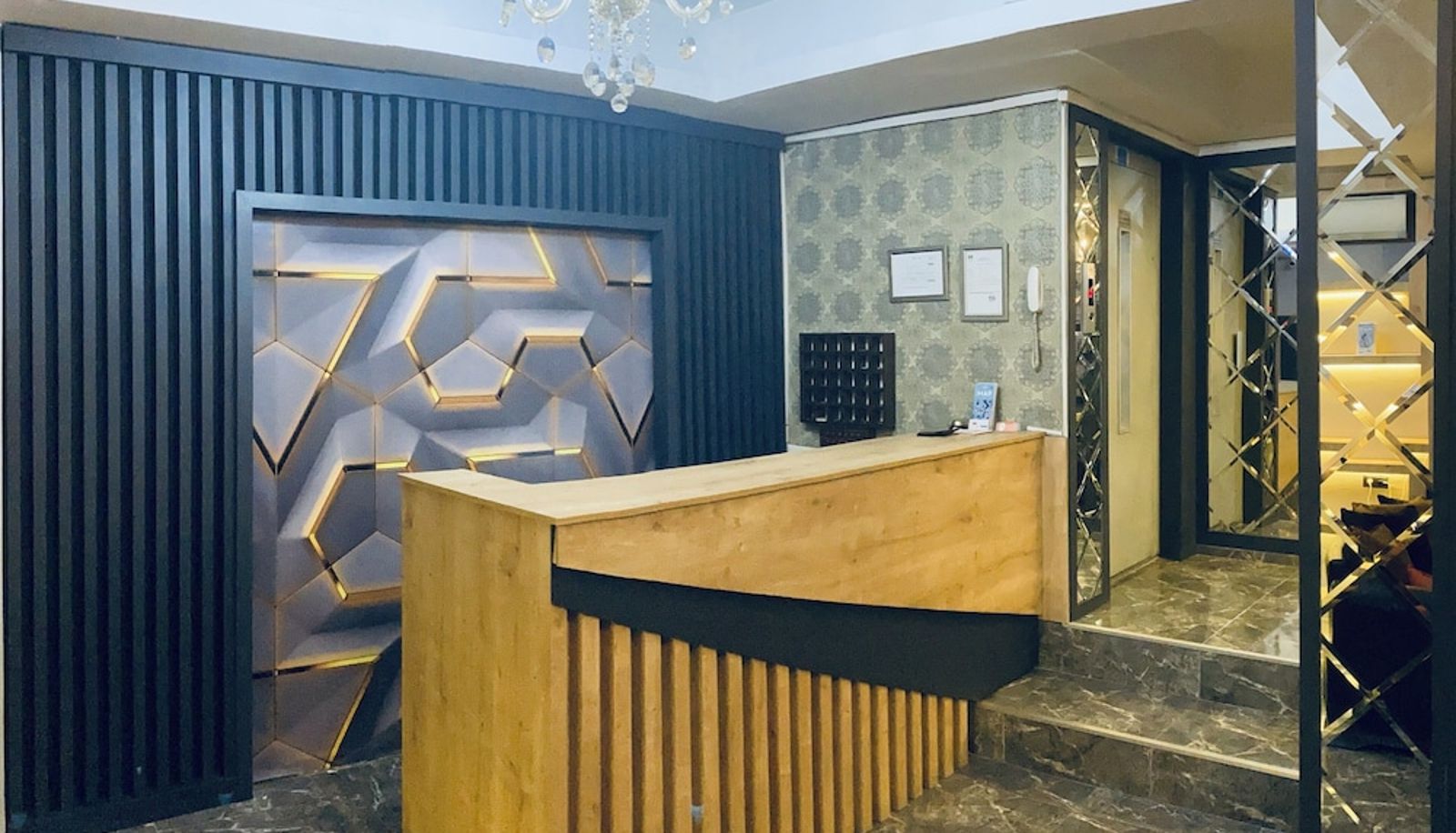 Hall - Orange Airport Hotel