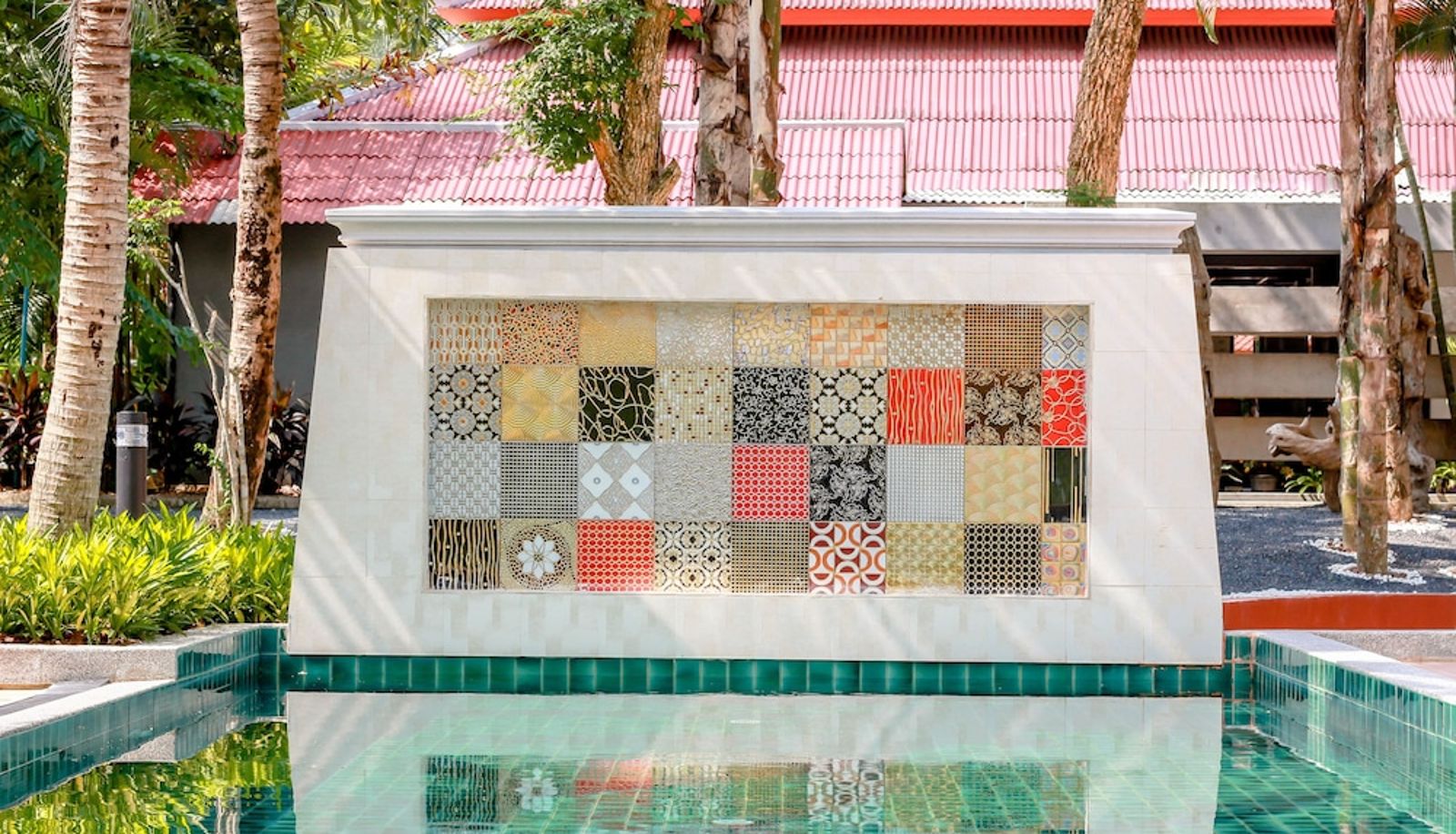 Pool - Royal Lee Resort & Spa