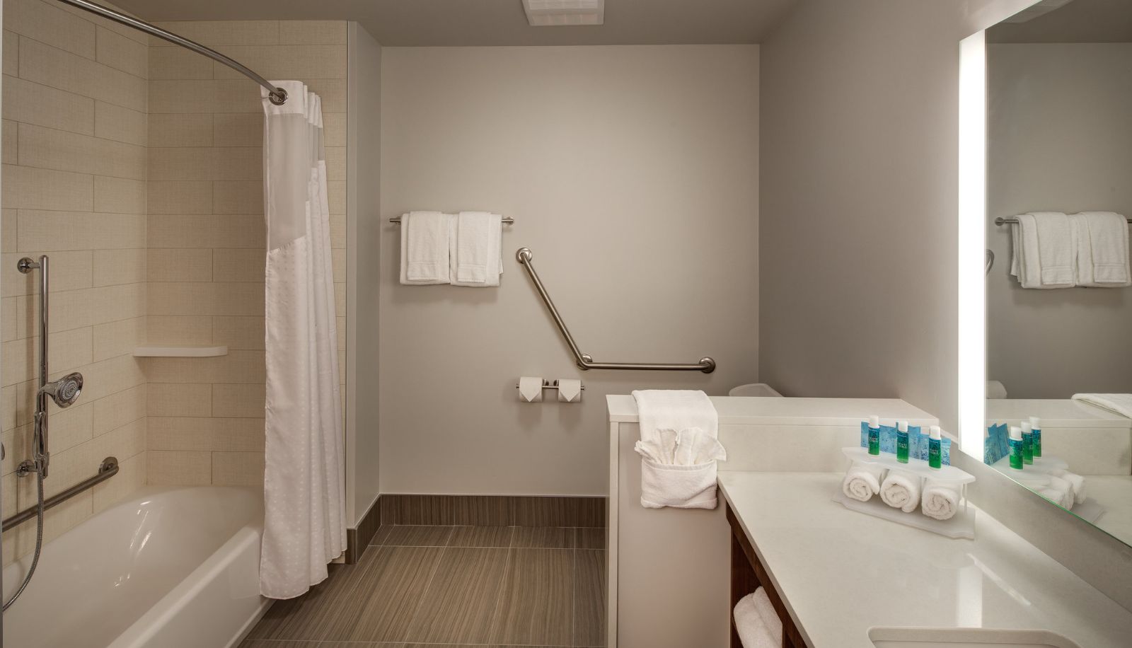 Camera - Holiday Inn Express & Suites TERRACE by IHG