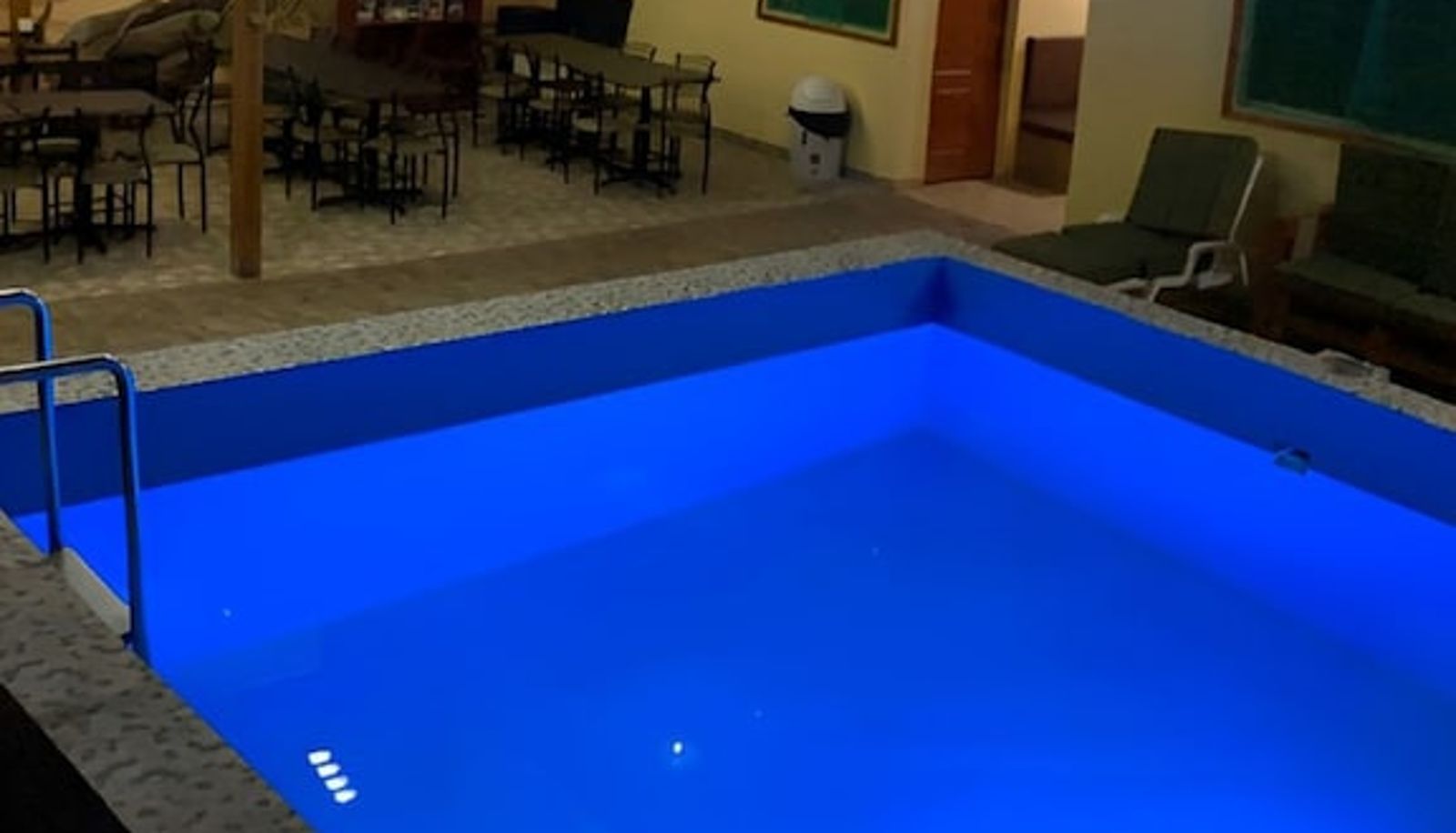 Pool - El Boulevard - Hostel