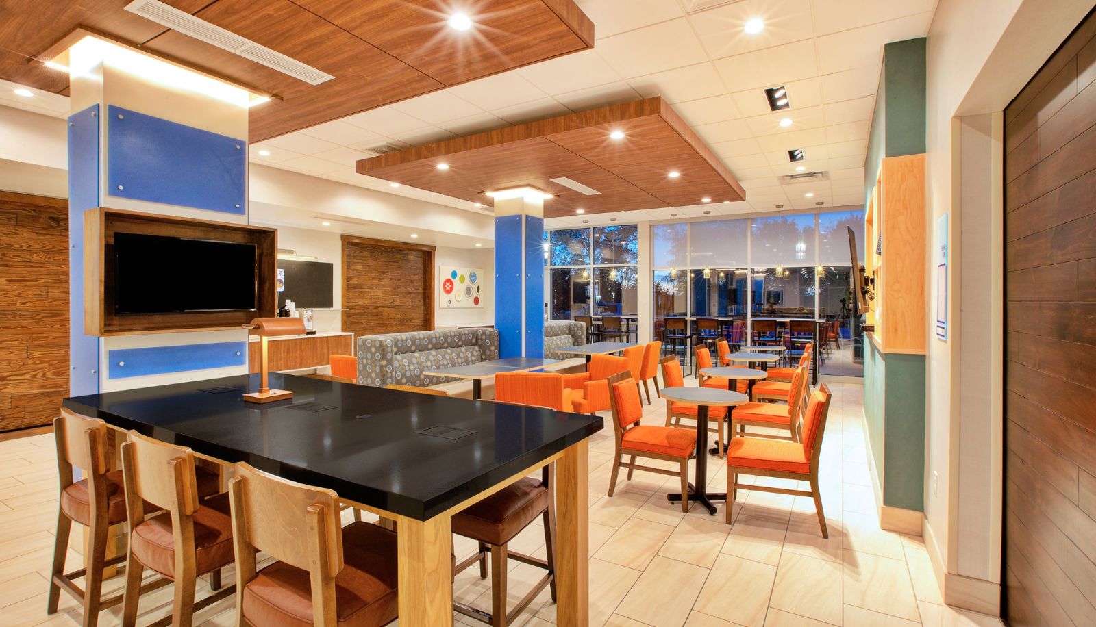 Info - Holiday Inn Express & Suites NEW CASTLE by IHG