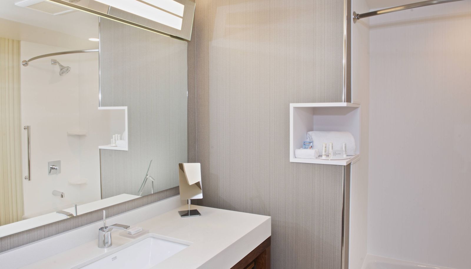 Room - Courtyard by Marriott Seattle Everett Downtown