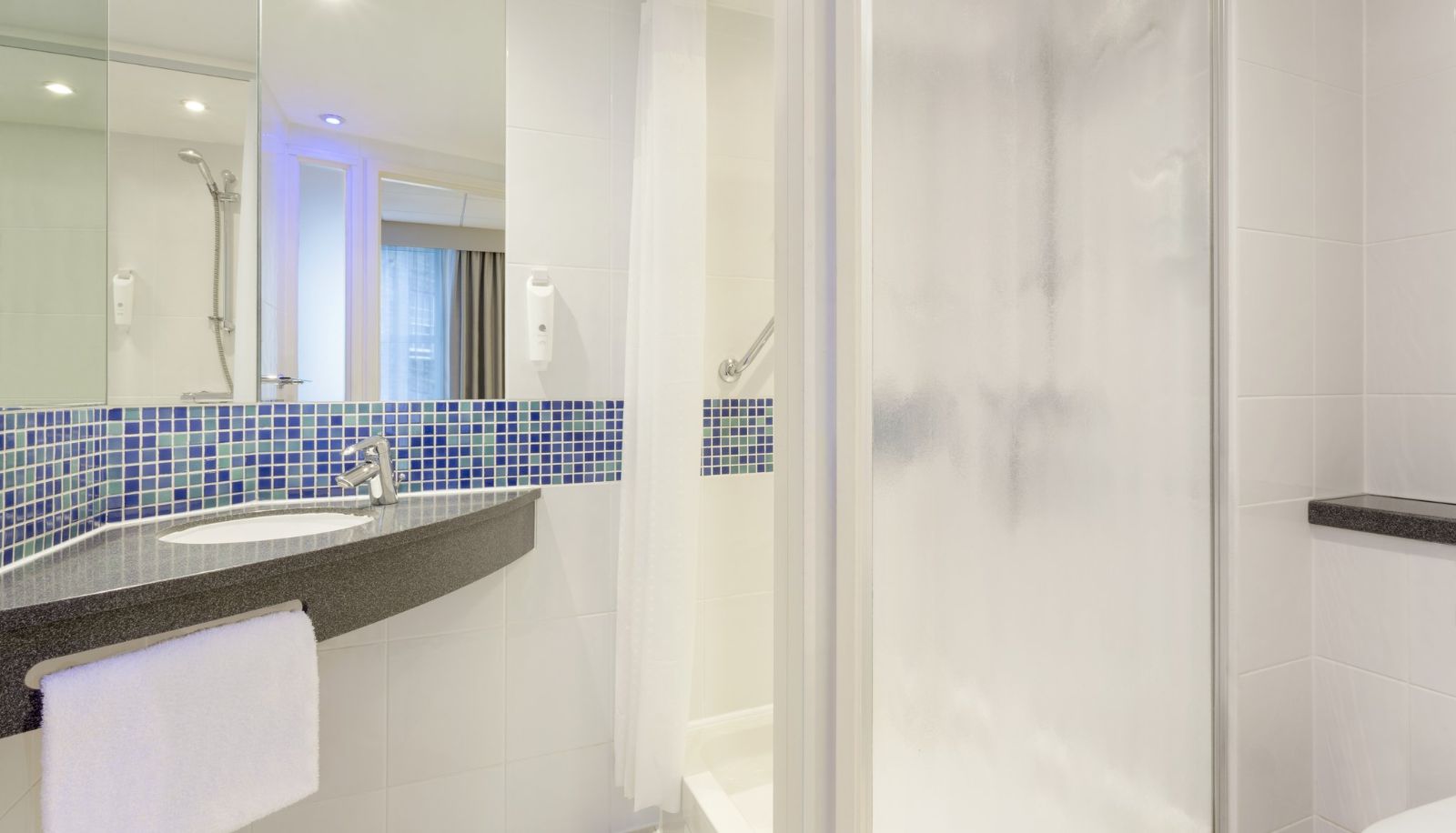 Room - Holiday Inn Express LONDON - PARK ROYAL by IHG