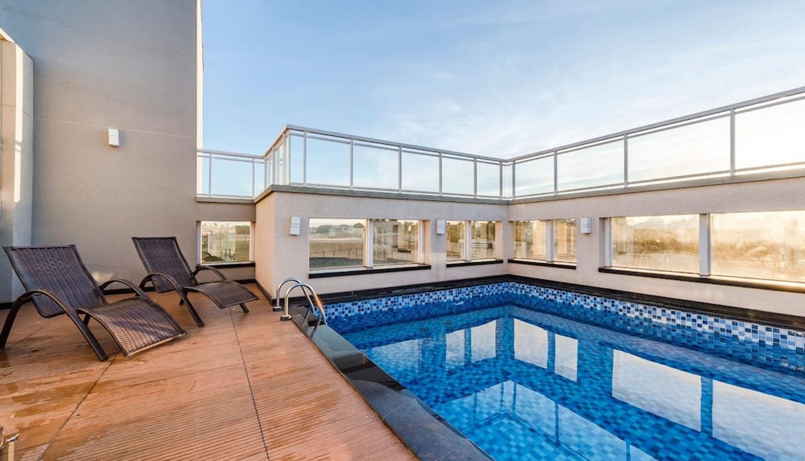 Pool - Serata Hotel