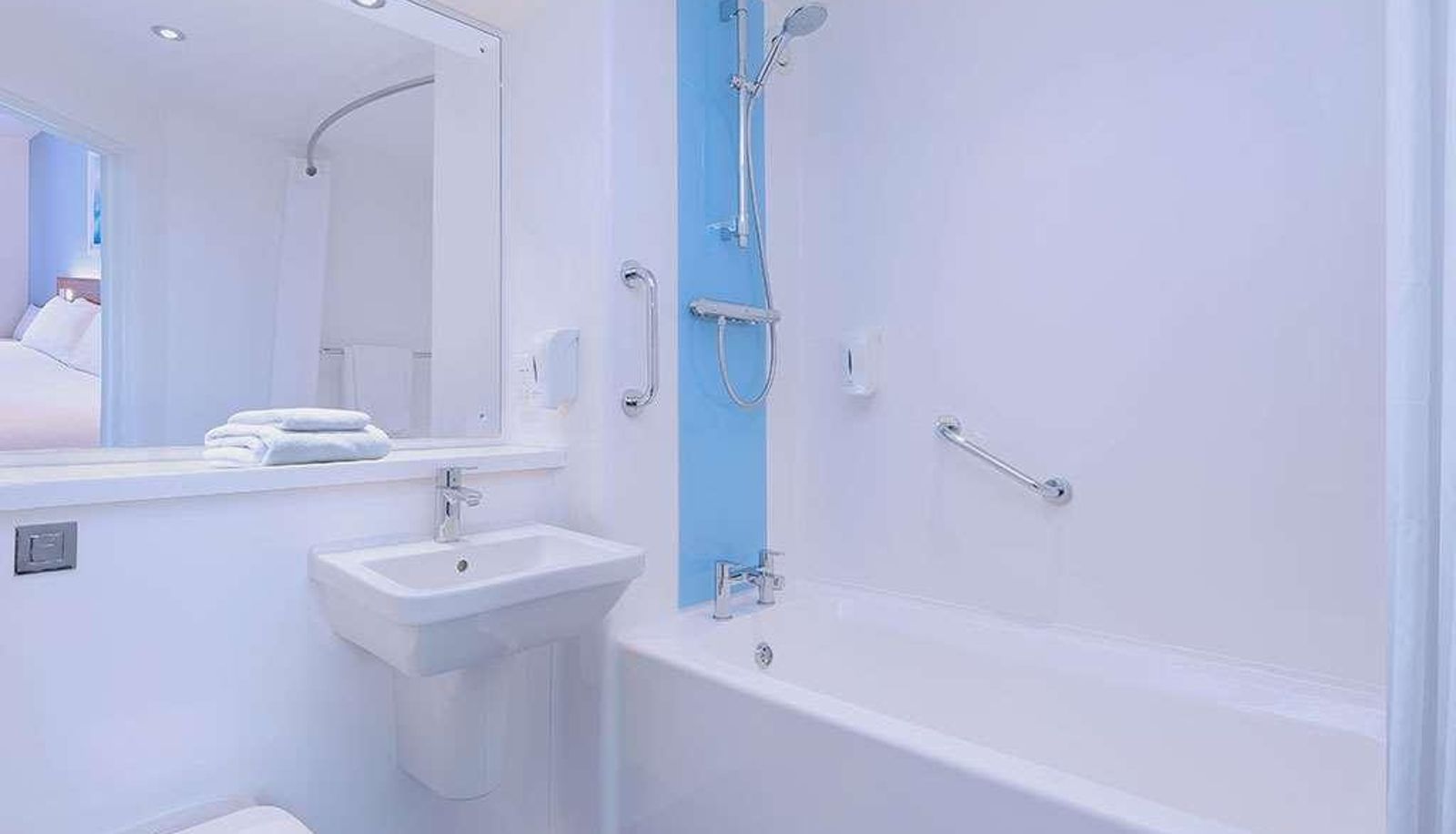 Camera - TRAVELODGE LONDON BELVEDERE