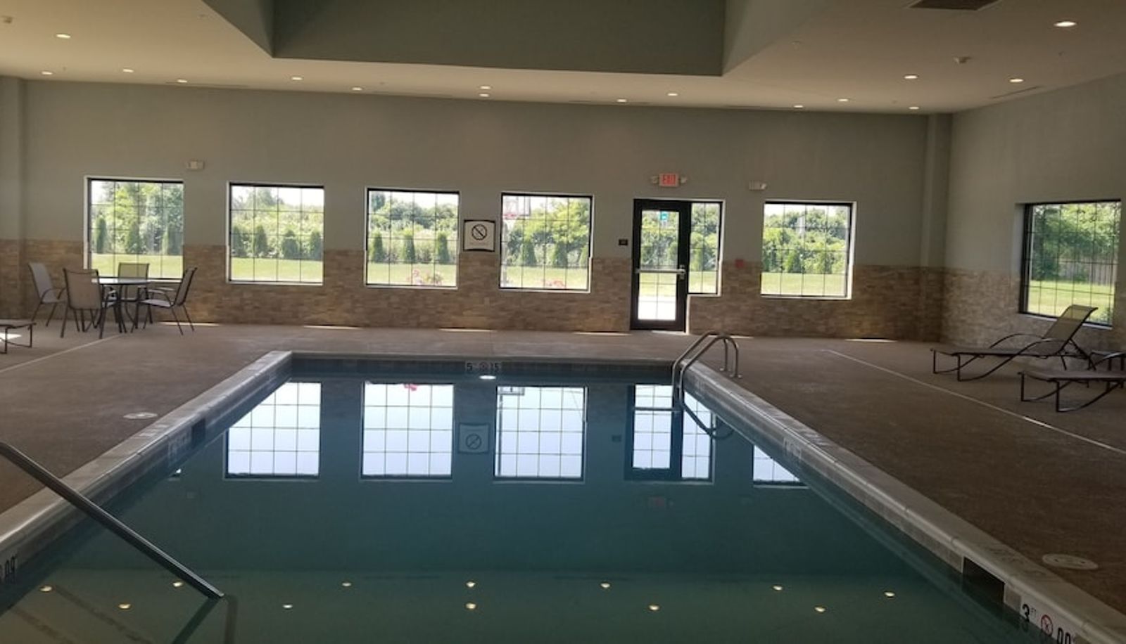 Pool - Staybridge Suites TOLEDO - ROSSFORD - PERRYSBURG by IHG