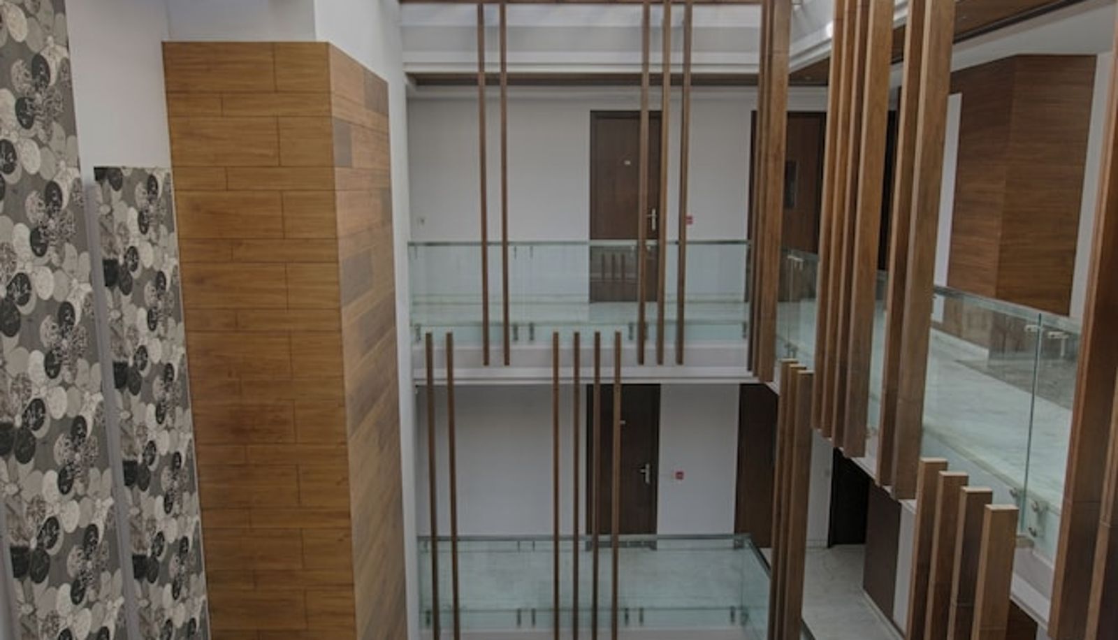 Hall - Stately Suites NH 8