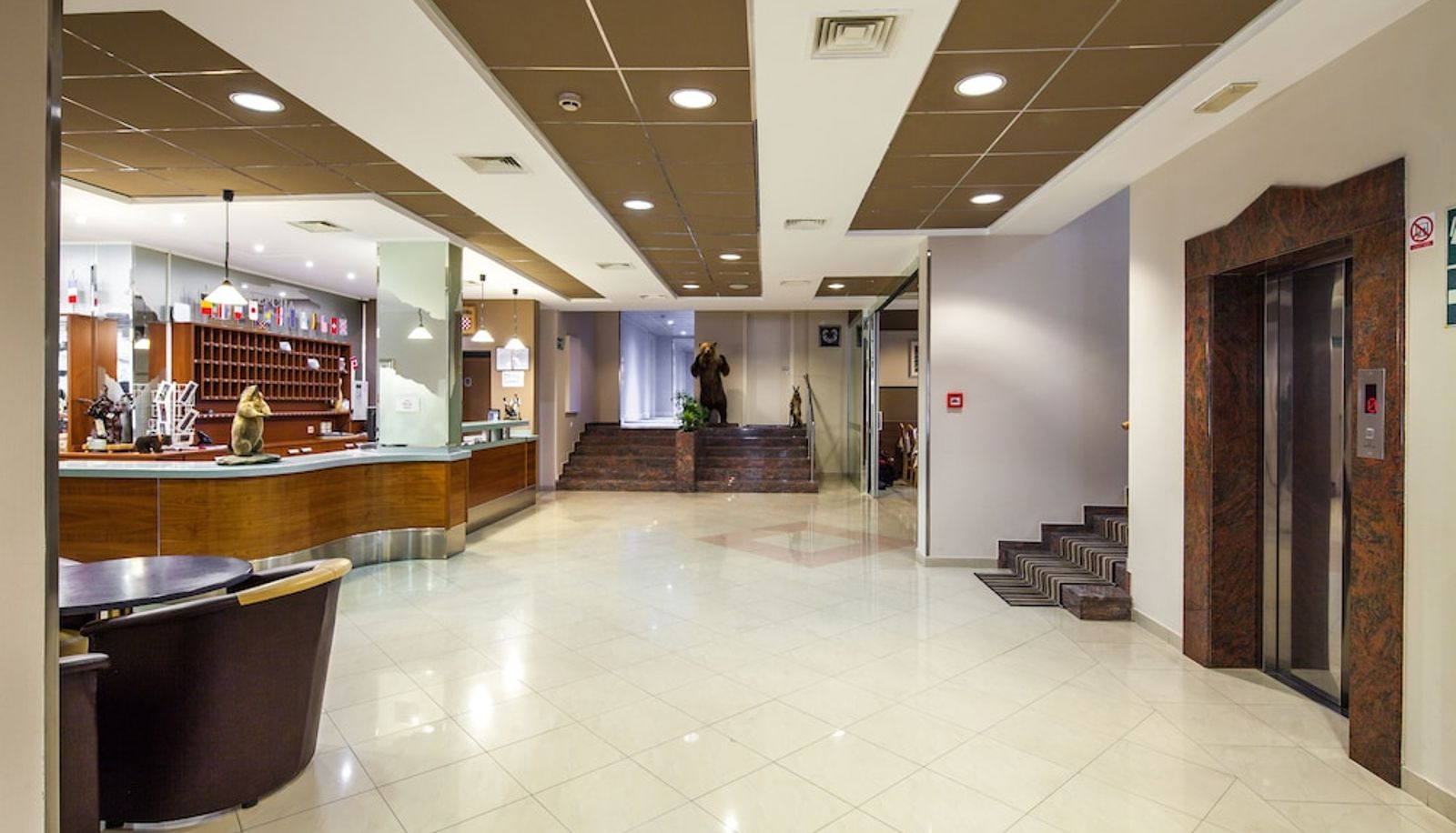 Reception - Hotel Macola