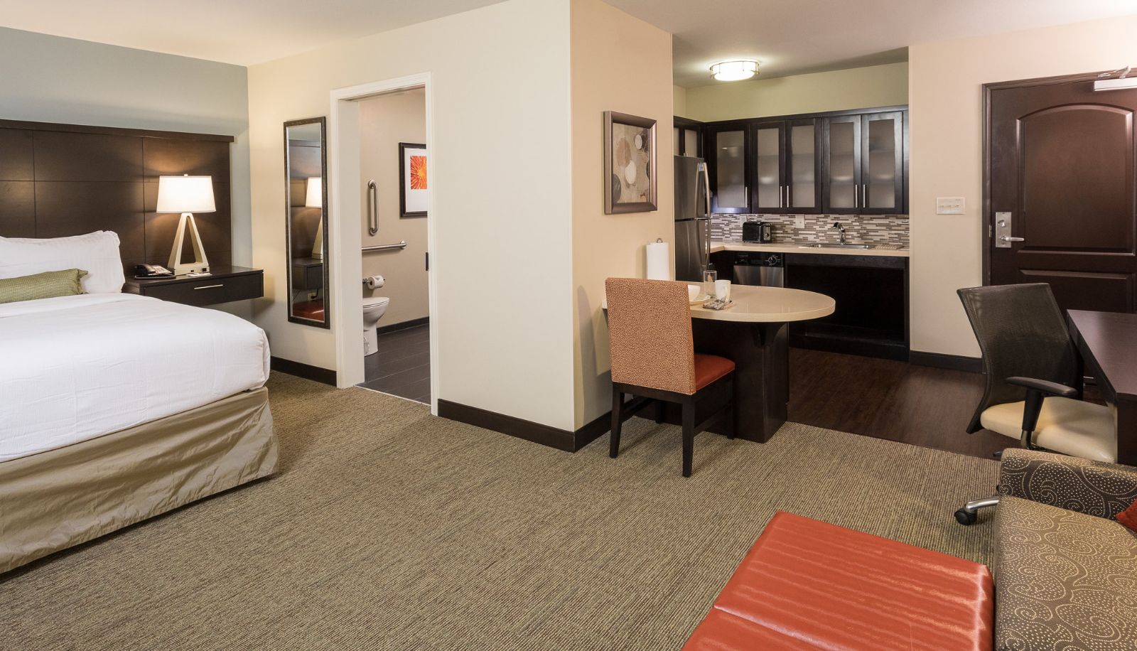 Zimmer - Staybridge Suites OMAHA WEST by IHG