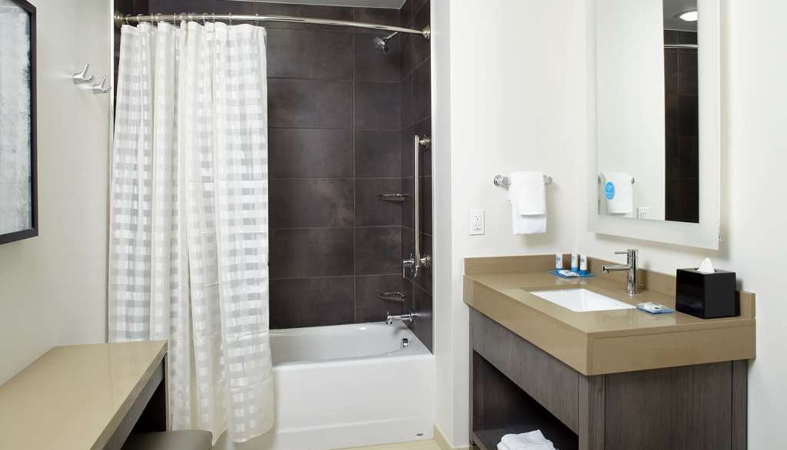Zimmer - Hyatt House Denver/Lakewood at Belmar