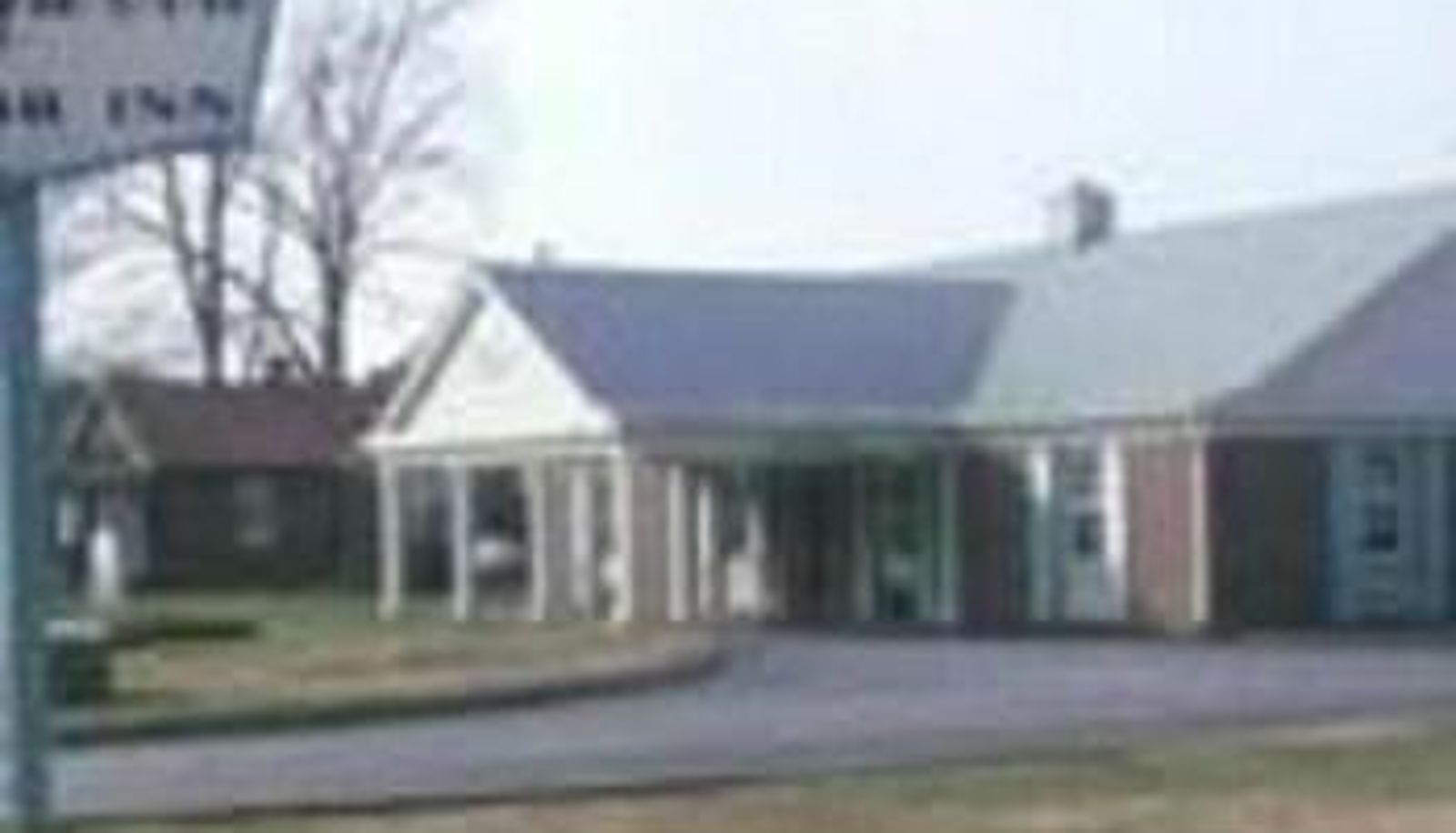 Hotel outdoor area - Wedgewood Motor Inn