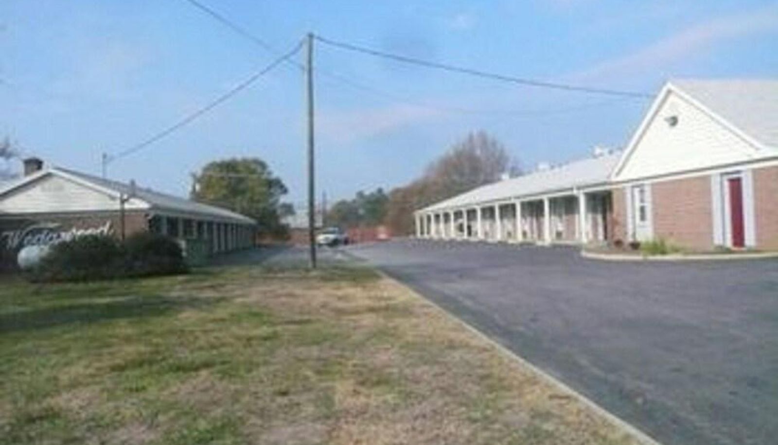 Hotel outdoor area - Wedgewood Motor Inn