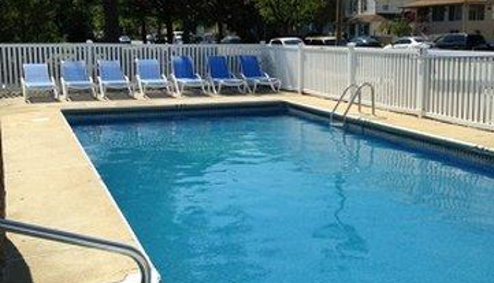 Pool - Pelican Point Motel