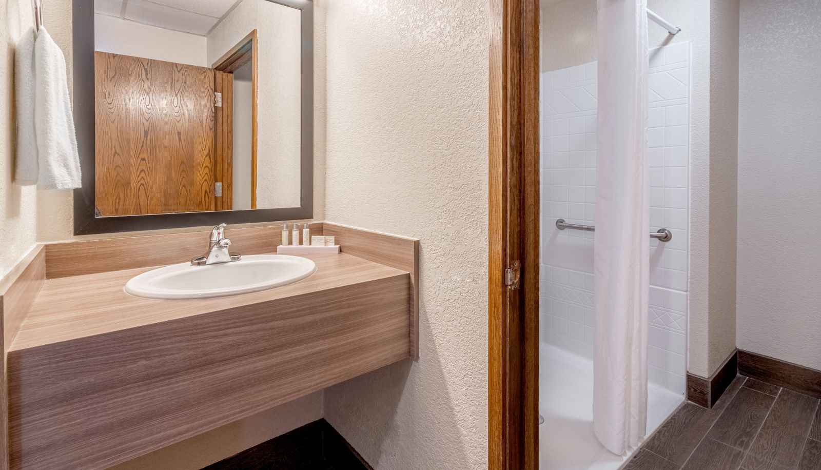 Room - THE EL RANCHO HOTEL