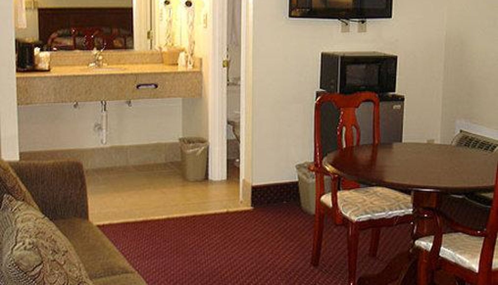 Room - The Whispering Pines Motel-Whi