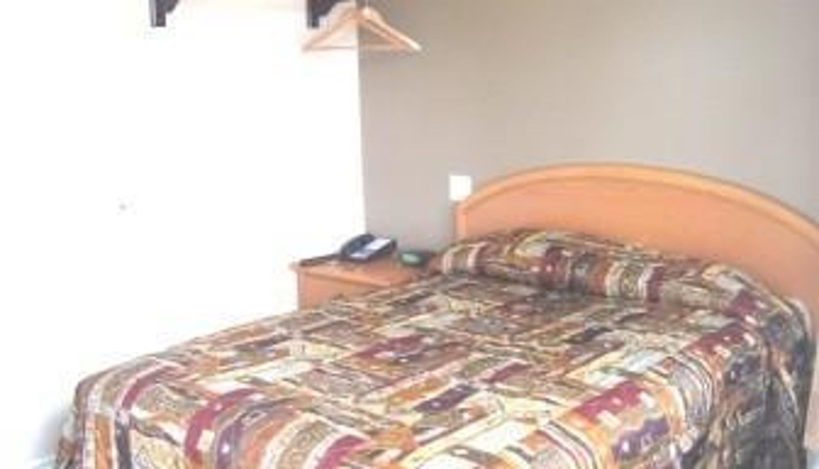 Room - HARBOR INN AND SUITES