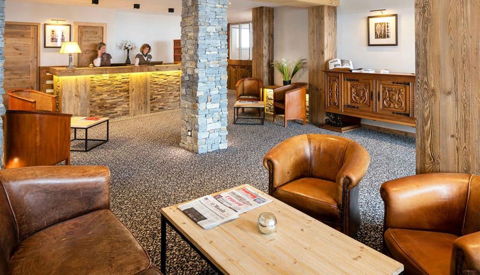 Hall - HOTEL CARLINA
