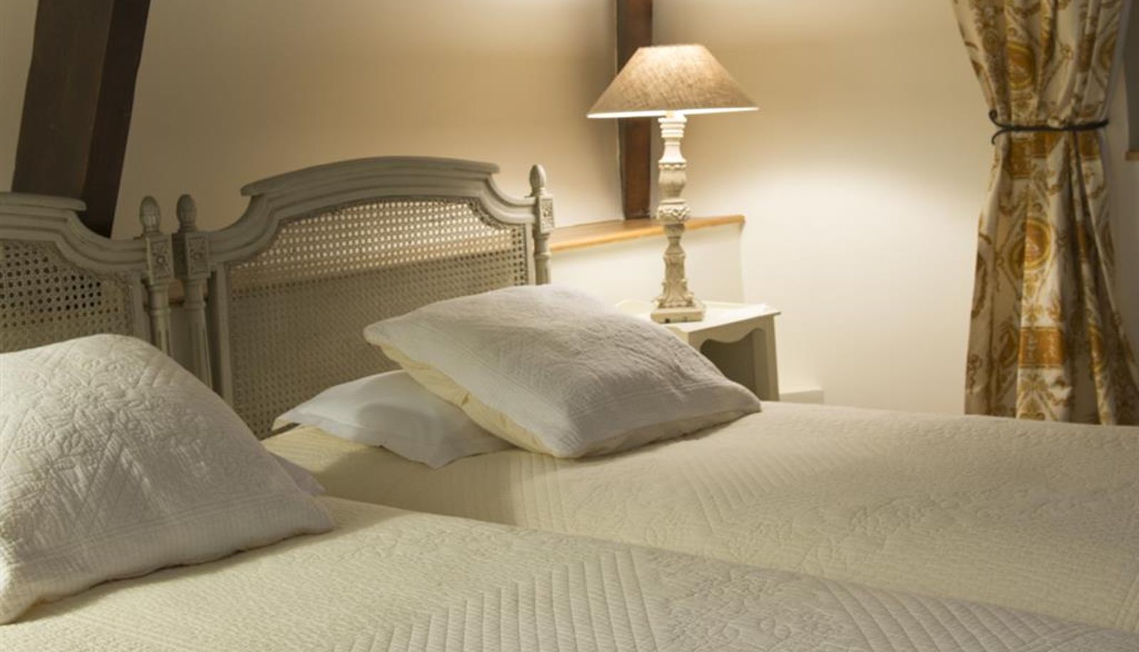 Room - Golf Hotel Restaurant du Chateau de l Hermitage