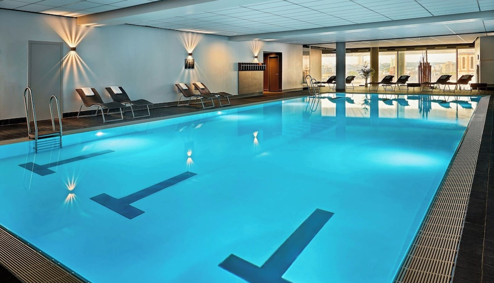 Pool - JW Marriott Hotel Frankfurt
