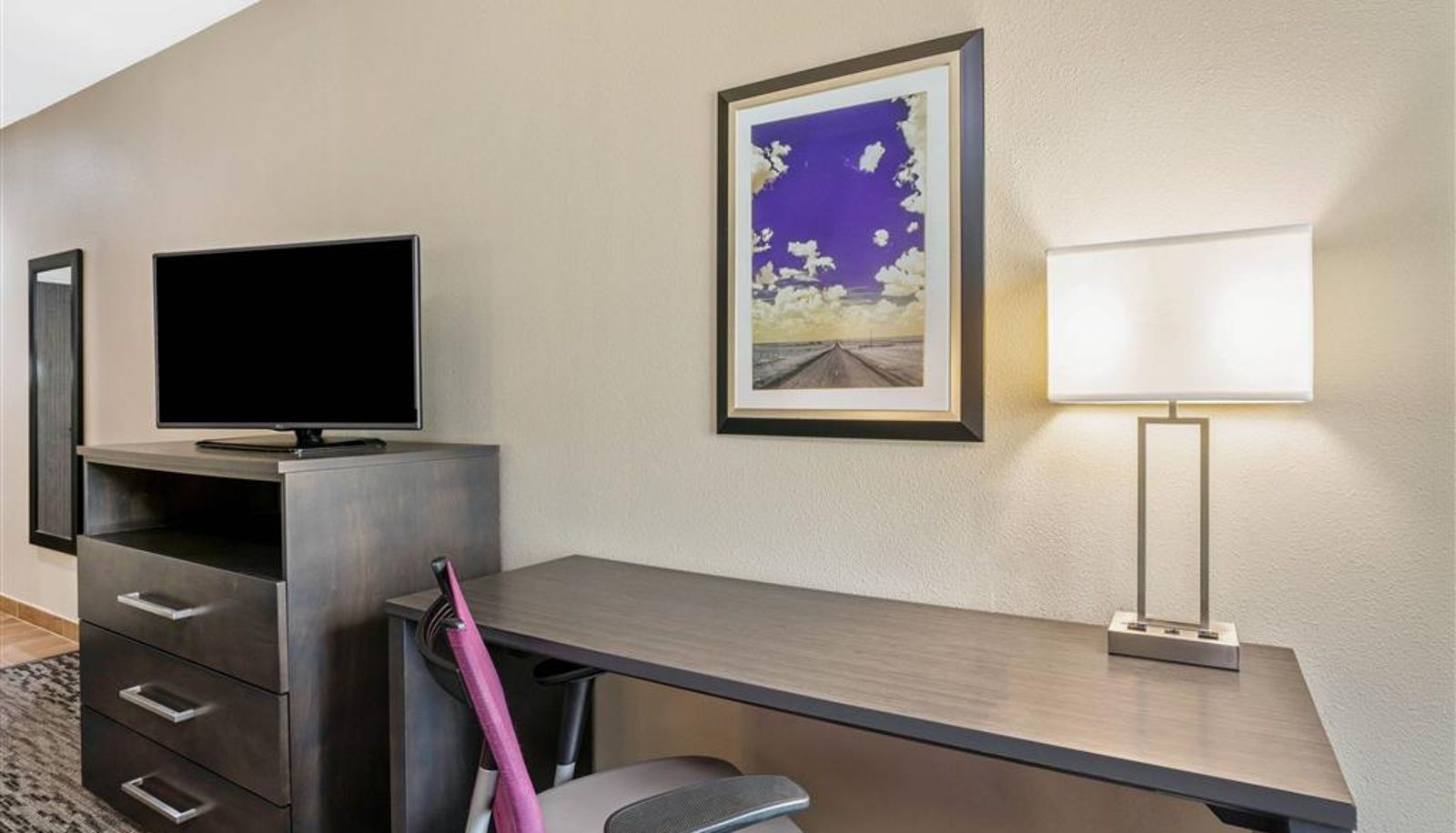Camera - La Quinta Inn & Suites by Wyndham College Station South
