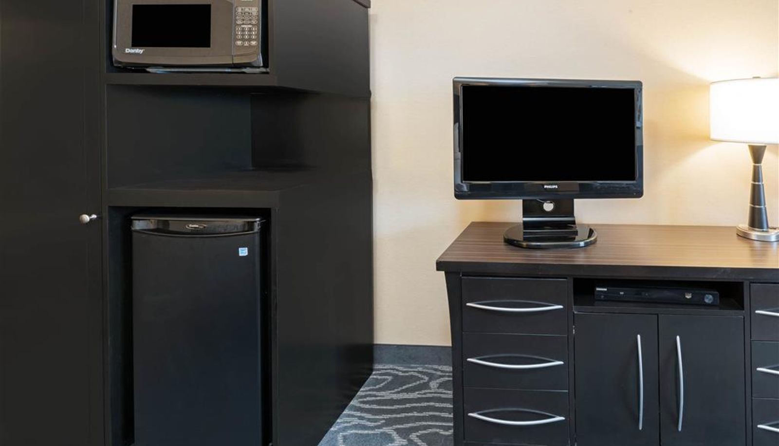 Room - La Quinta Inn & Suites by Wyndham Logan