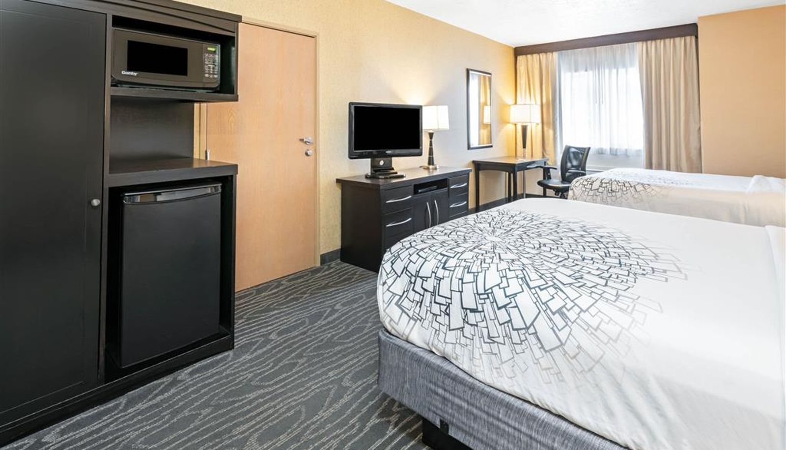 Room - La Quinta Inn & Suites by Wyndham Logan
