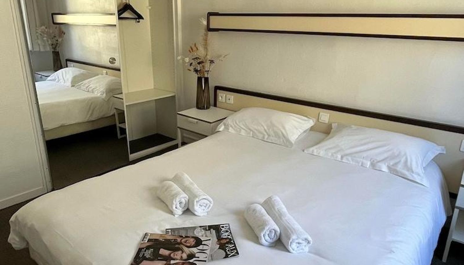 Habitación triple - Brit Hotel Des Grands Hommes - Bordeaux Centre
