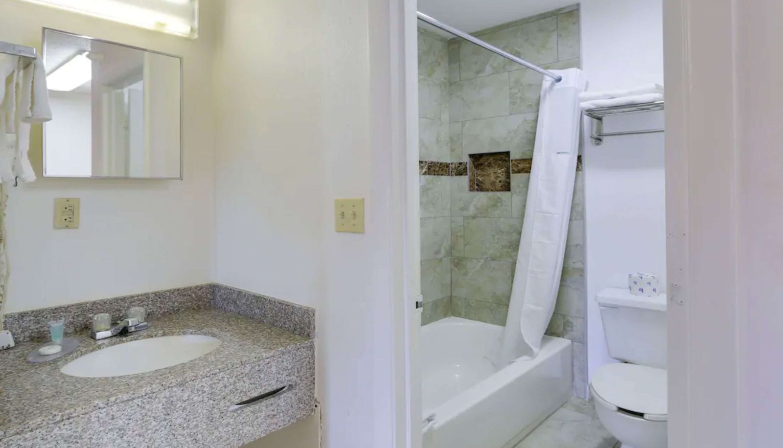 Zimmer - Magnuson Hotel Bradenton