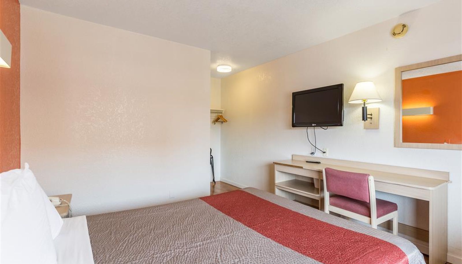 Camera - Motel 6 Albuquerque Northeast