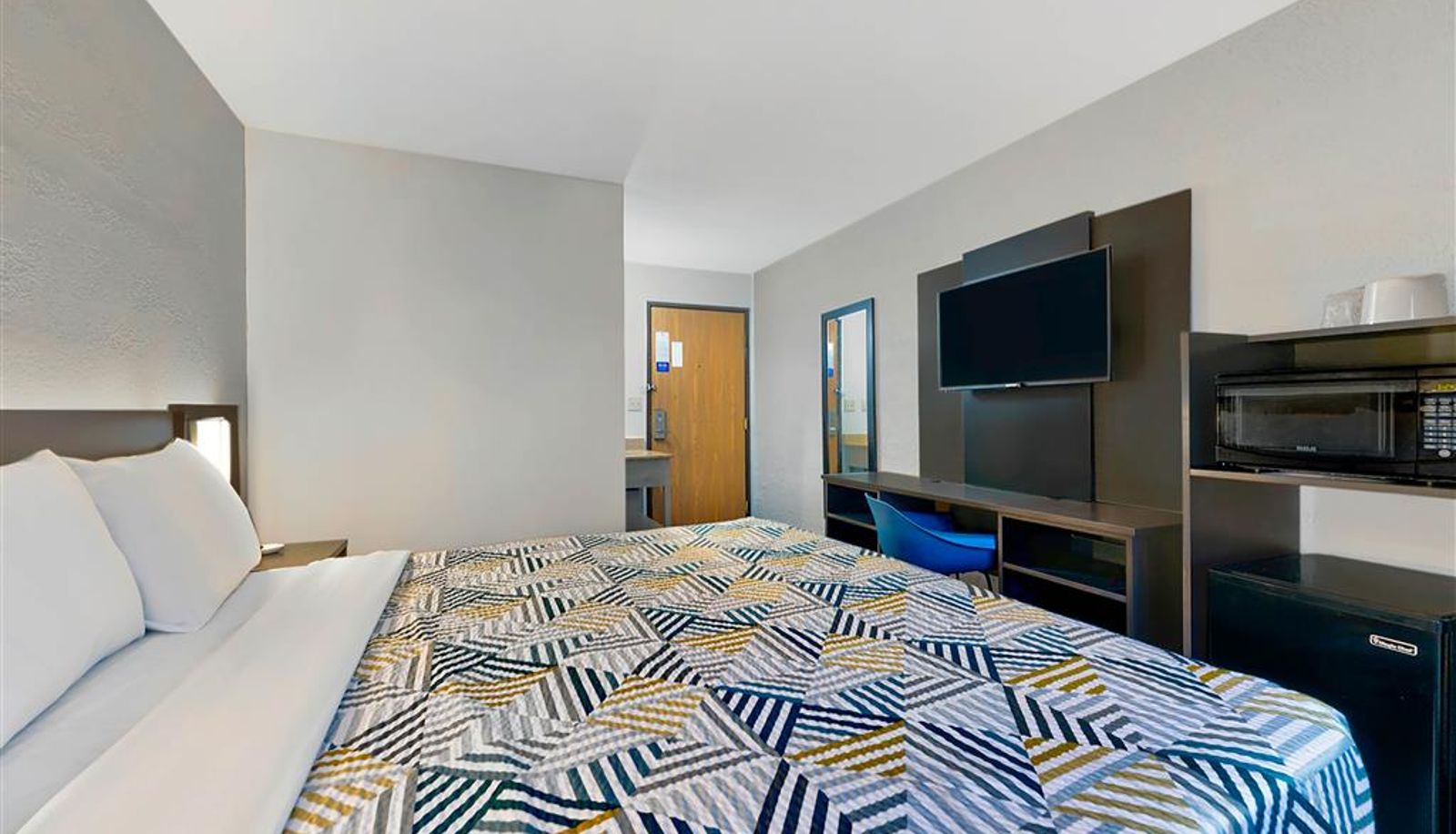 Room - MOTEL 6 CEDAR RAPIDS AIRPORT