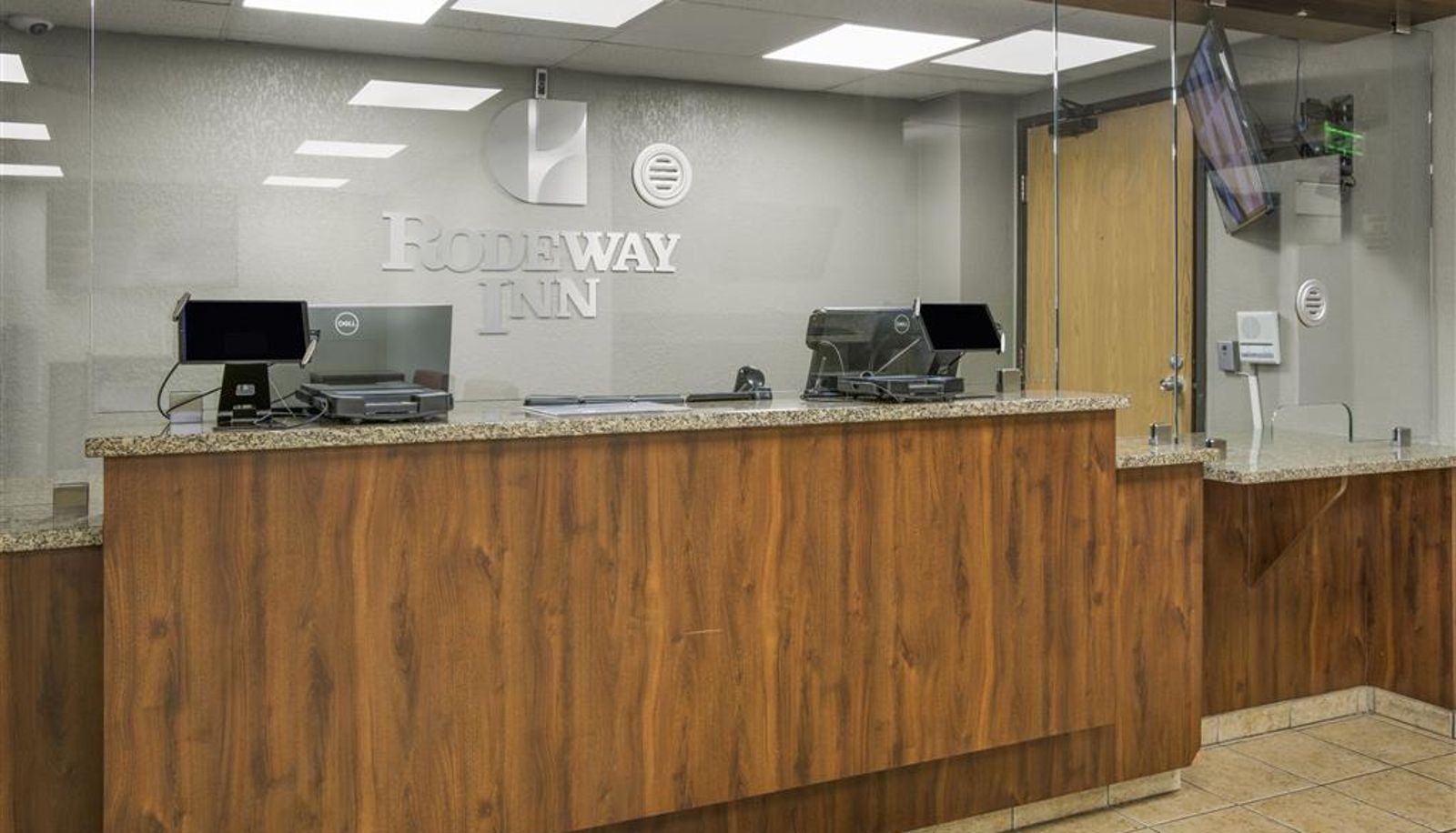 Hall - Rodeway Inn & Suites Grand Rapids Southeast
