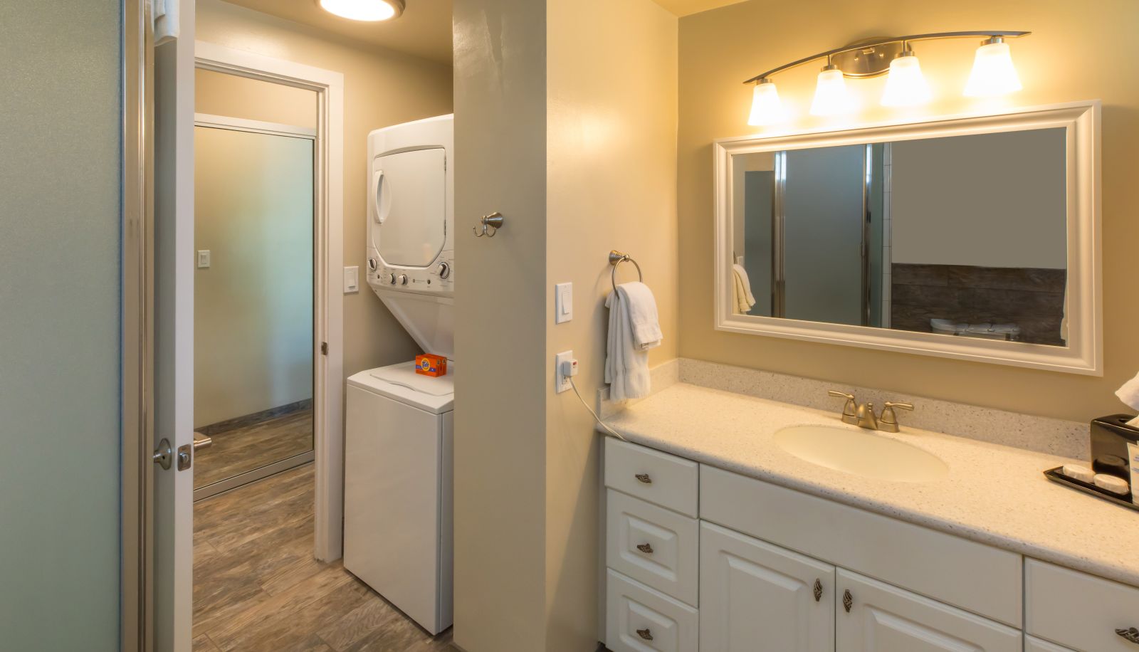 Info - Waikiki Shore by OUTRIGGER