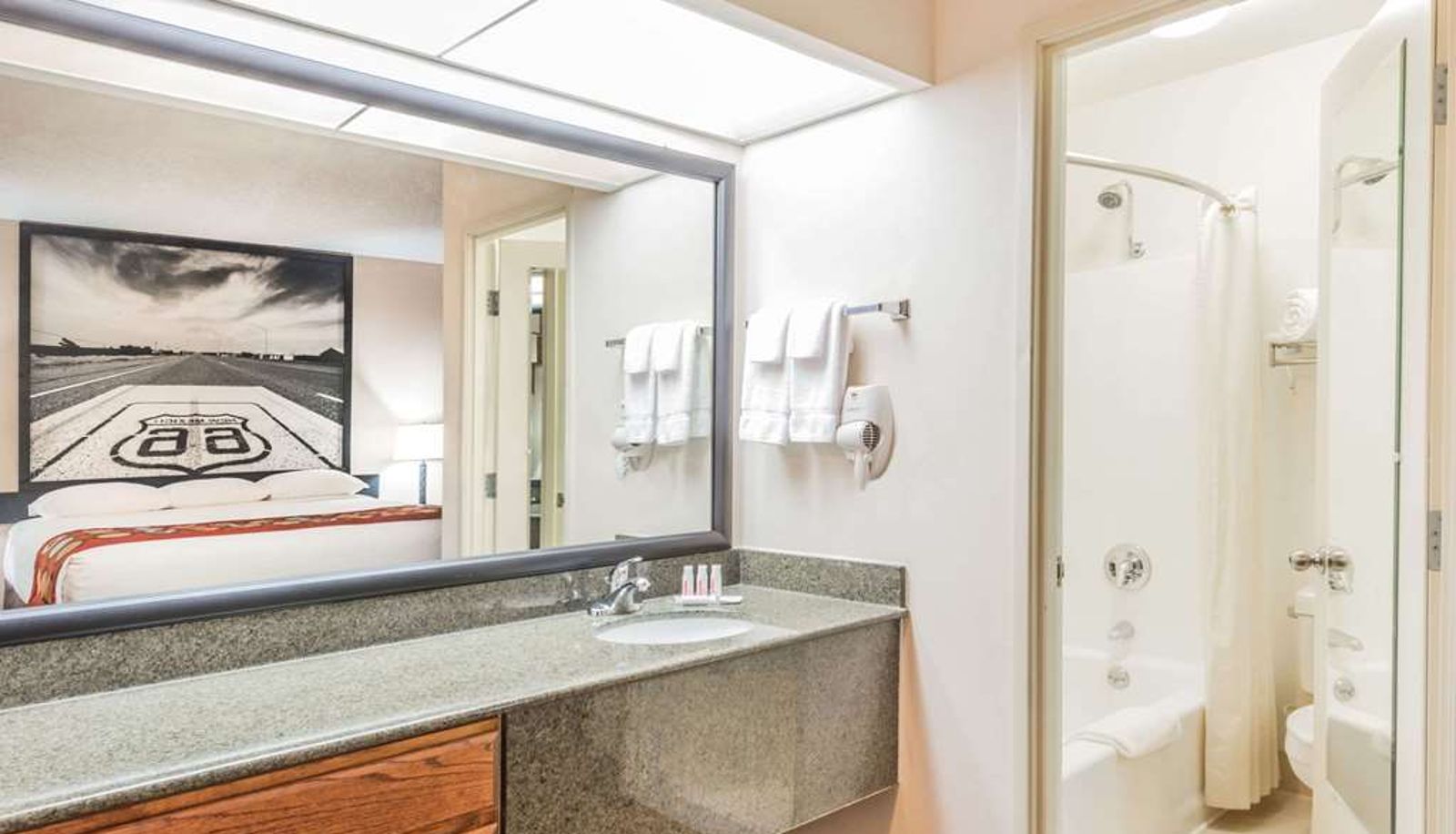 Zimmer - SureStay Plus by Best Western Cannon A.F.B.
