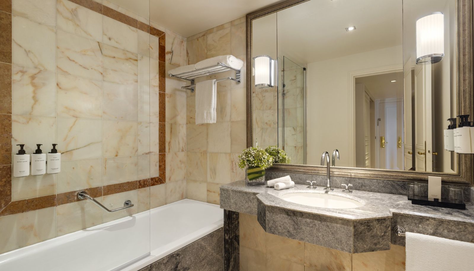 Camera - InterContinental Hotels CHANTILLY CHATEAU MONT ROYAL by IHG