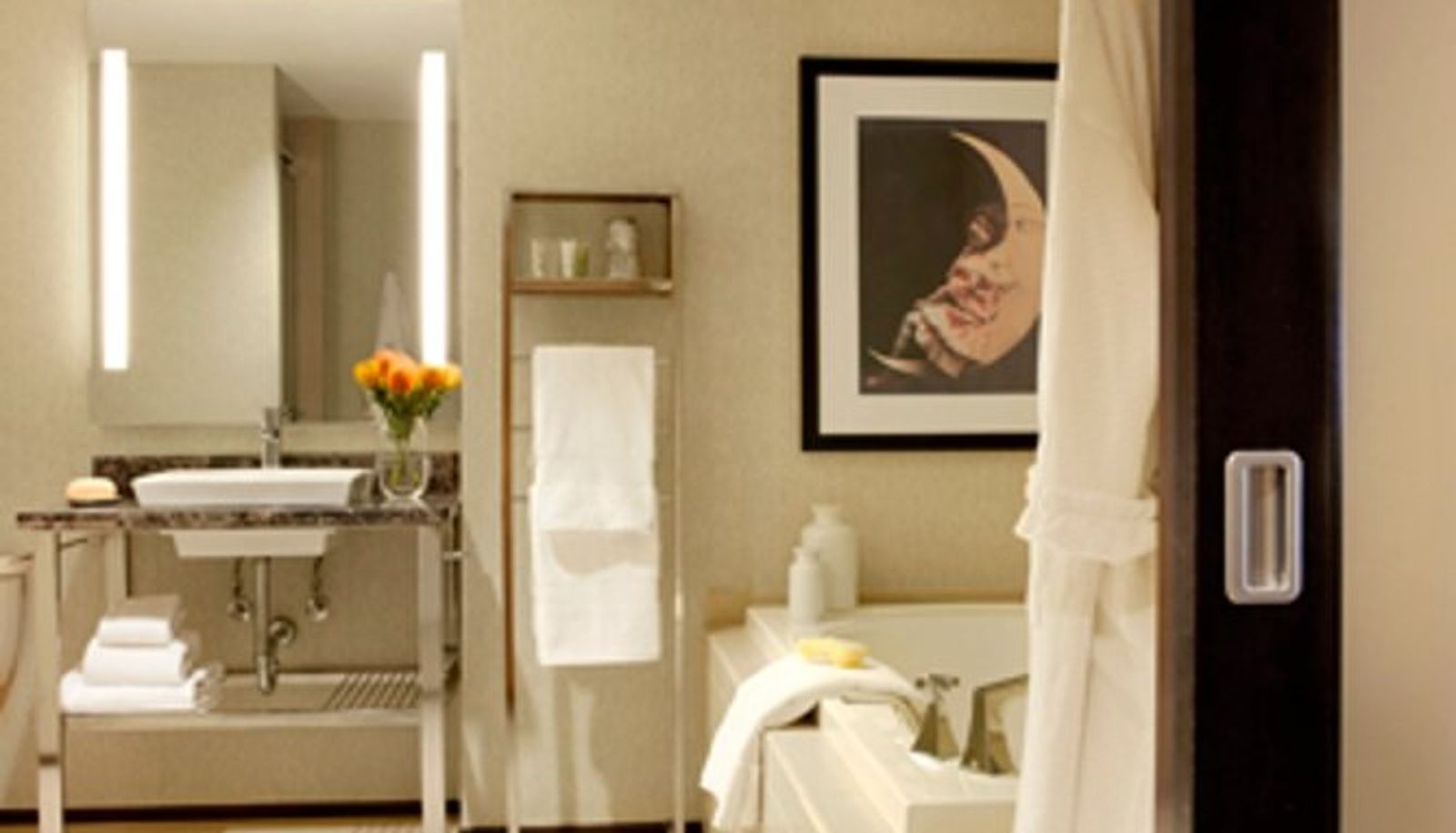 Zimmer - The Moonrise Hotel