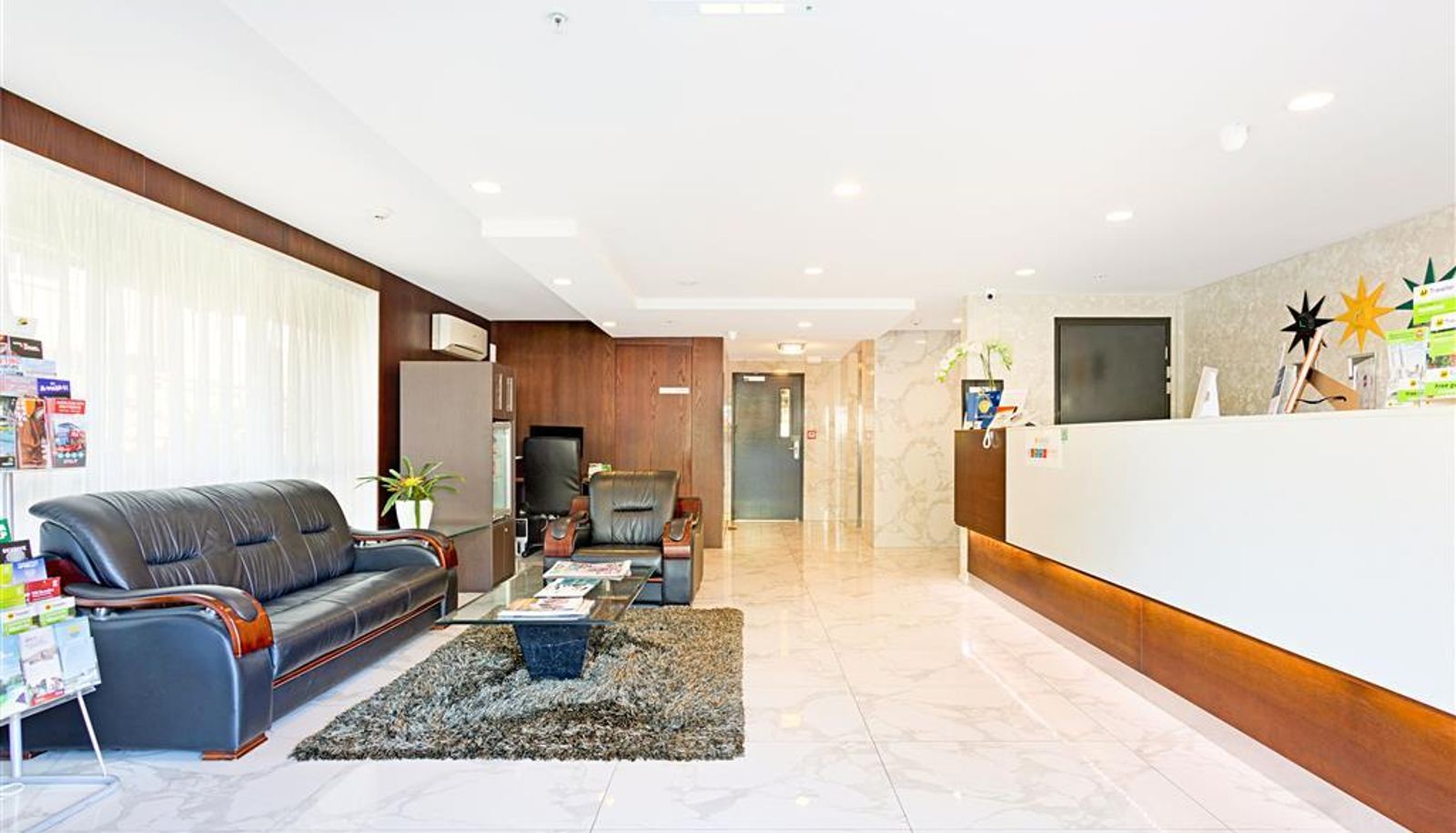 Lobby - Quality Suites Alexander Inn