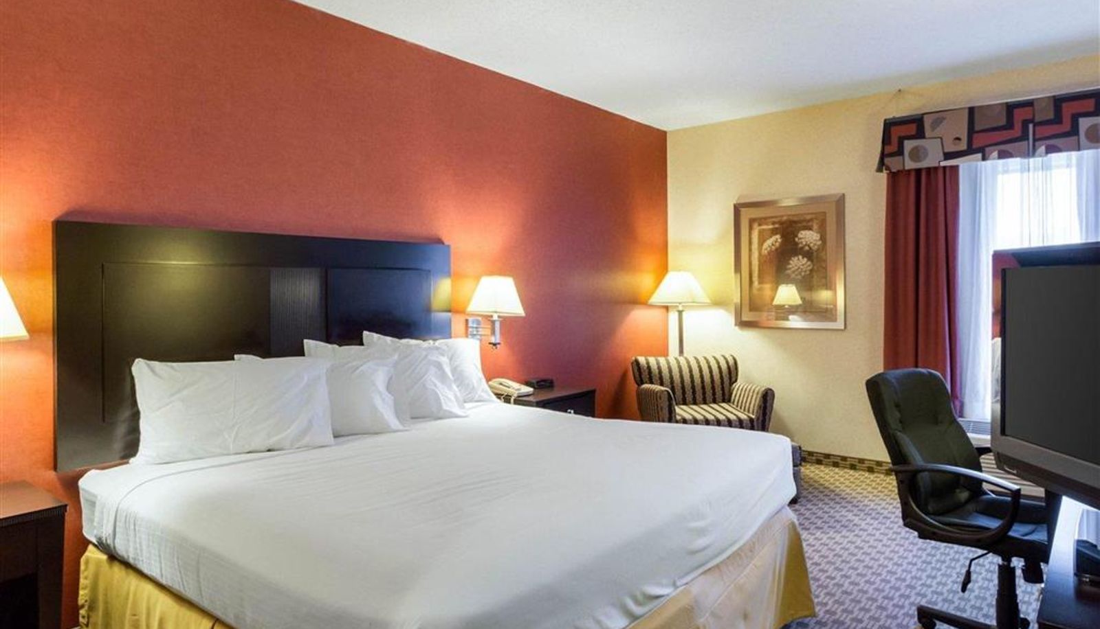 Room - Quality Inn & Suites Oakwood Village - Cleveland South