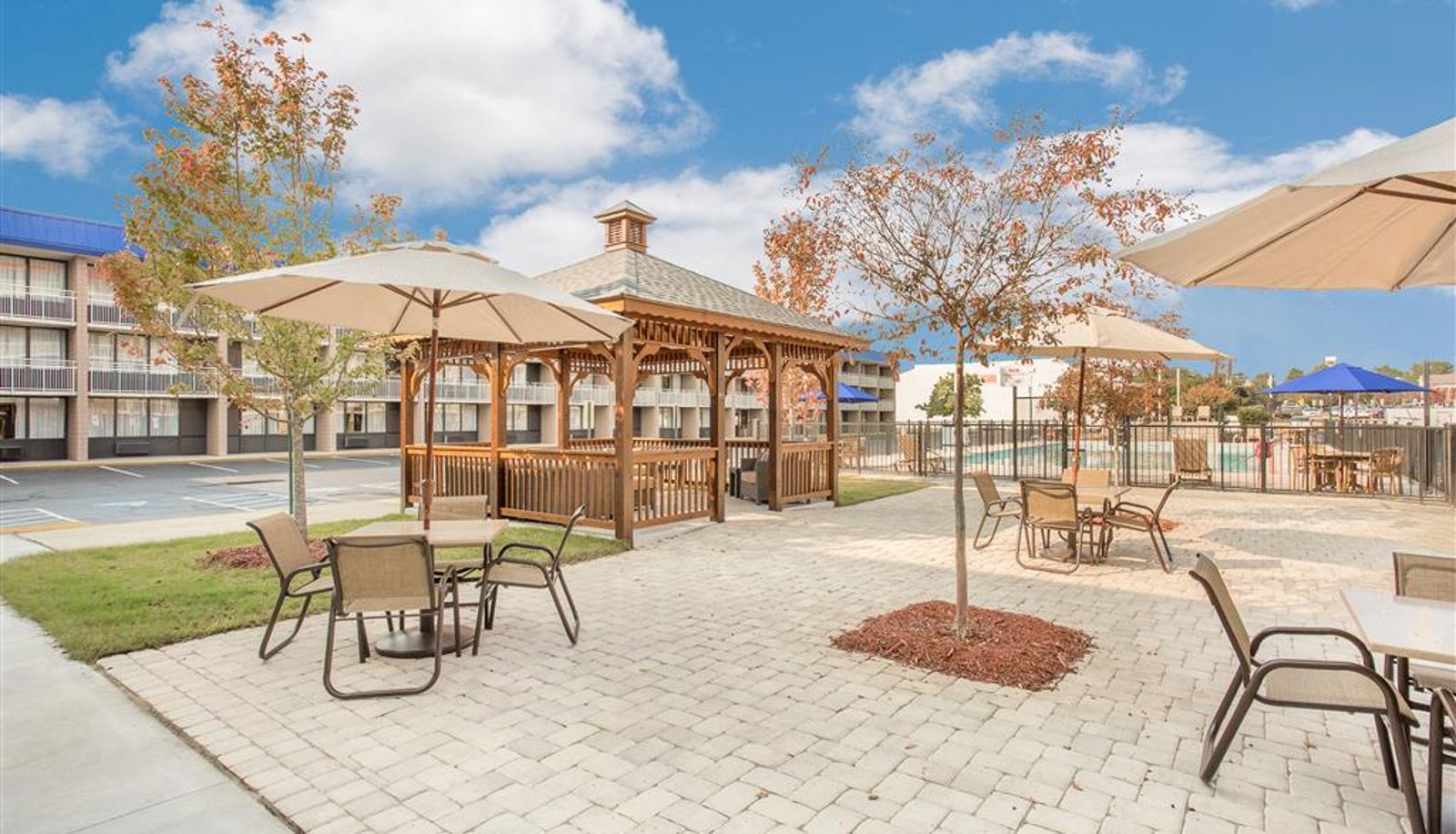 Innenbreich - Ramada Plaza by Wyndham Fayetteville Fort Bragg Area