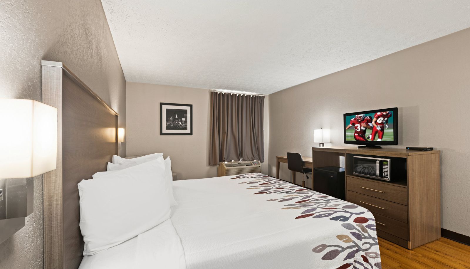 Zimmer - Red Roof Inn & Suites Newnan