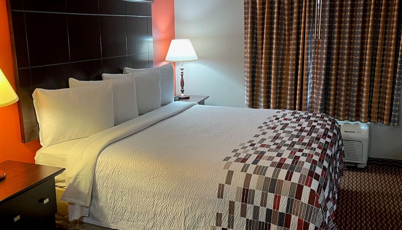 Room - Red Roof Inn & Suites Detroit-Melvindale/ Dearborn