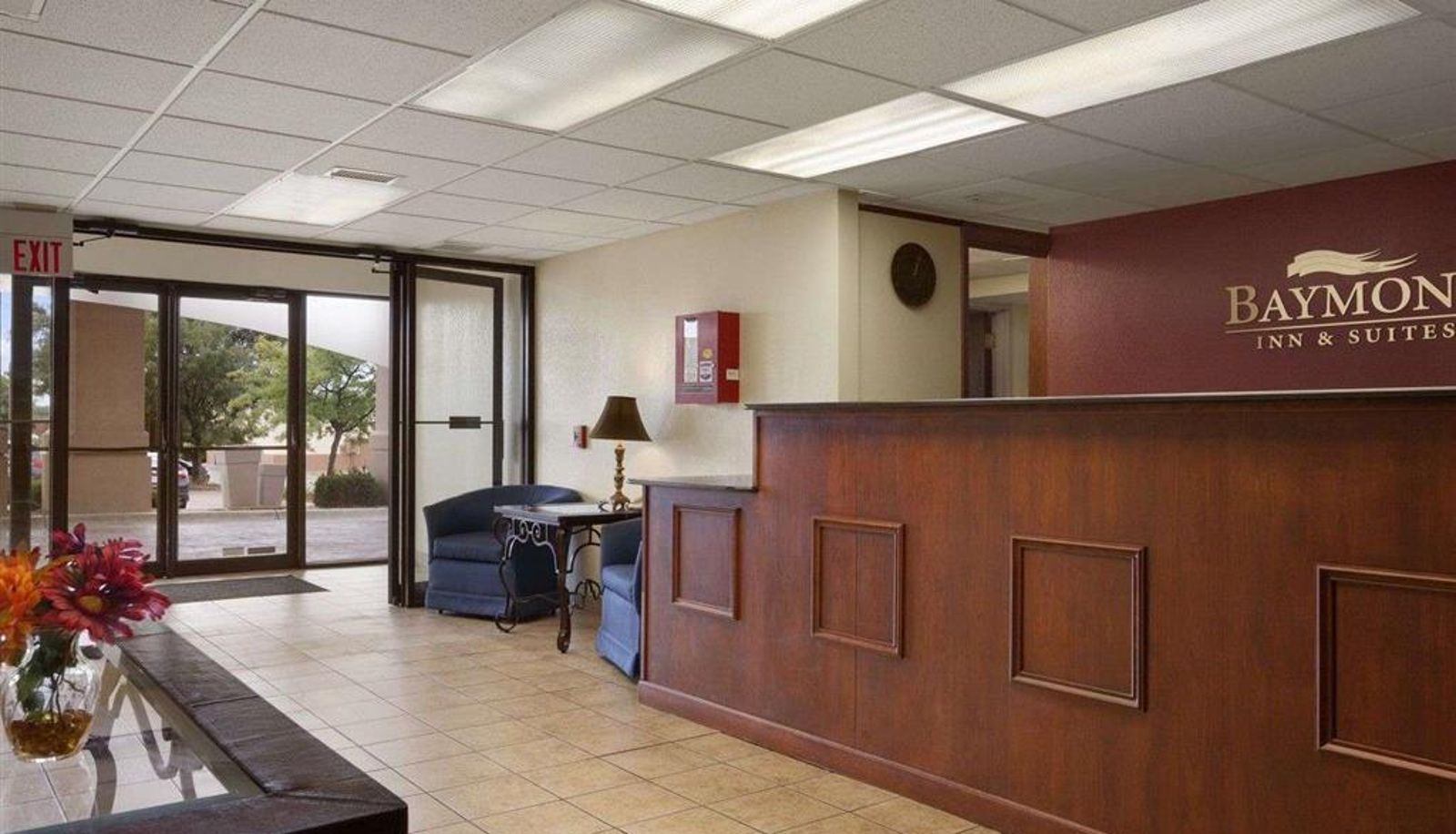 Hall - Baymont Inn & Suites by Wyndham Lincoln NE