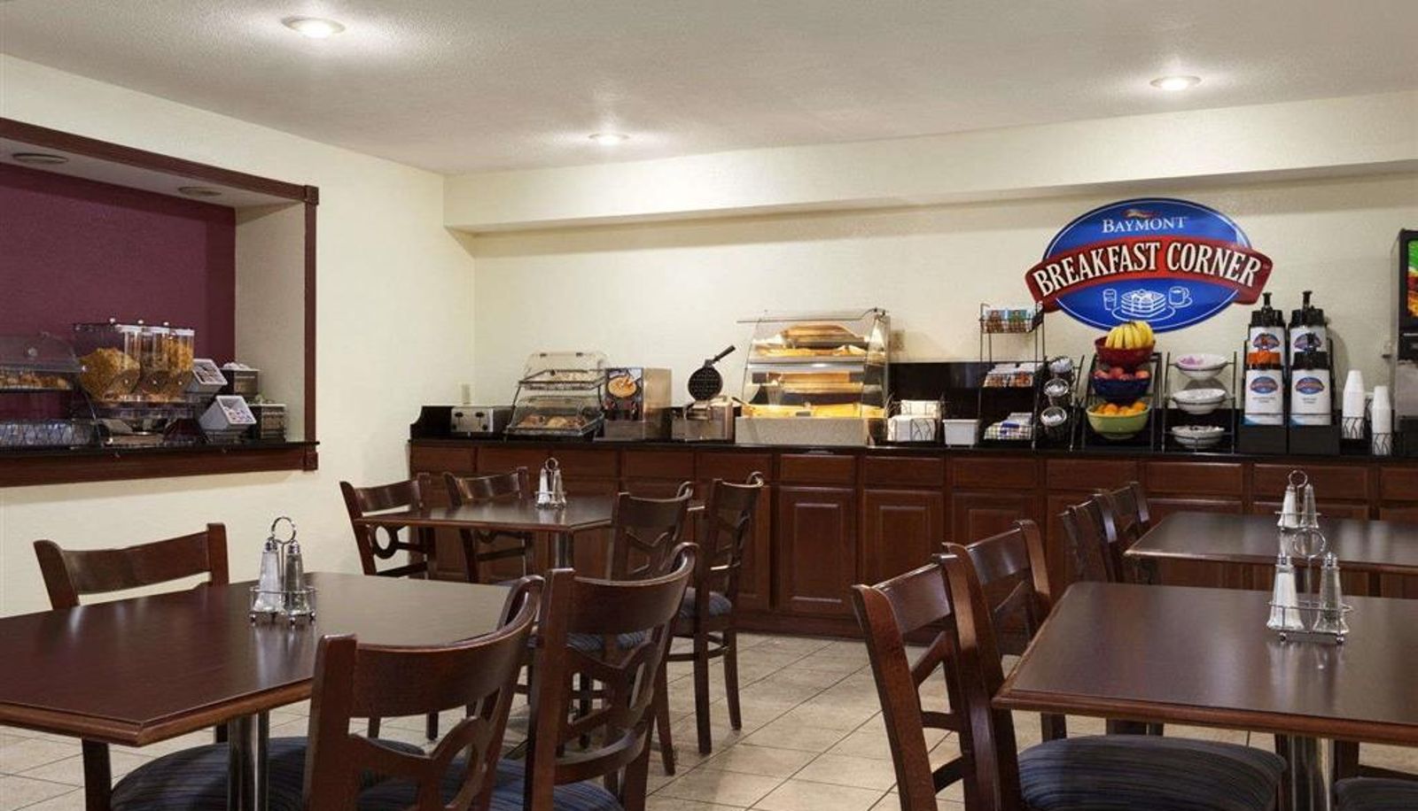 Restaurant - Baymont Inn & Suites by Wyndham Lincoln NE