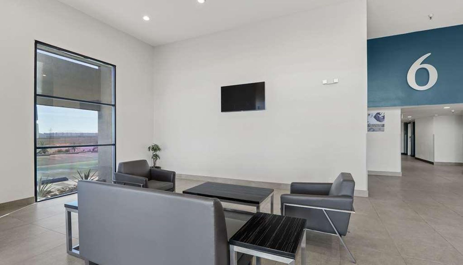 Hall - CA Studio 6 Suites Perris