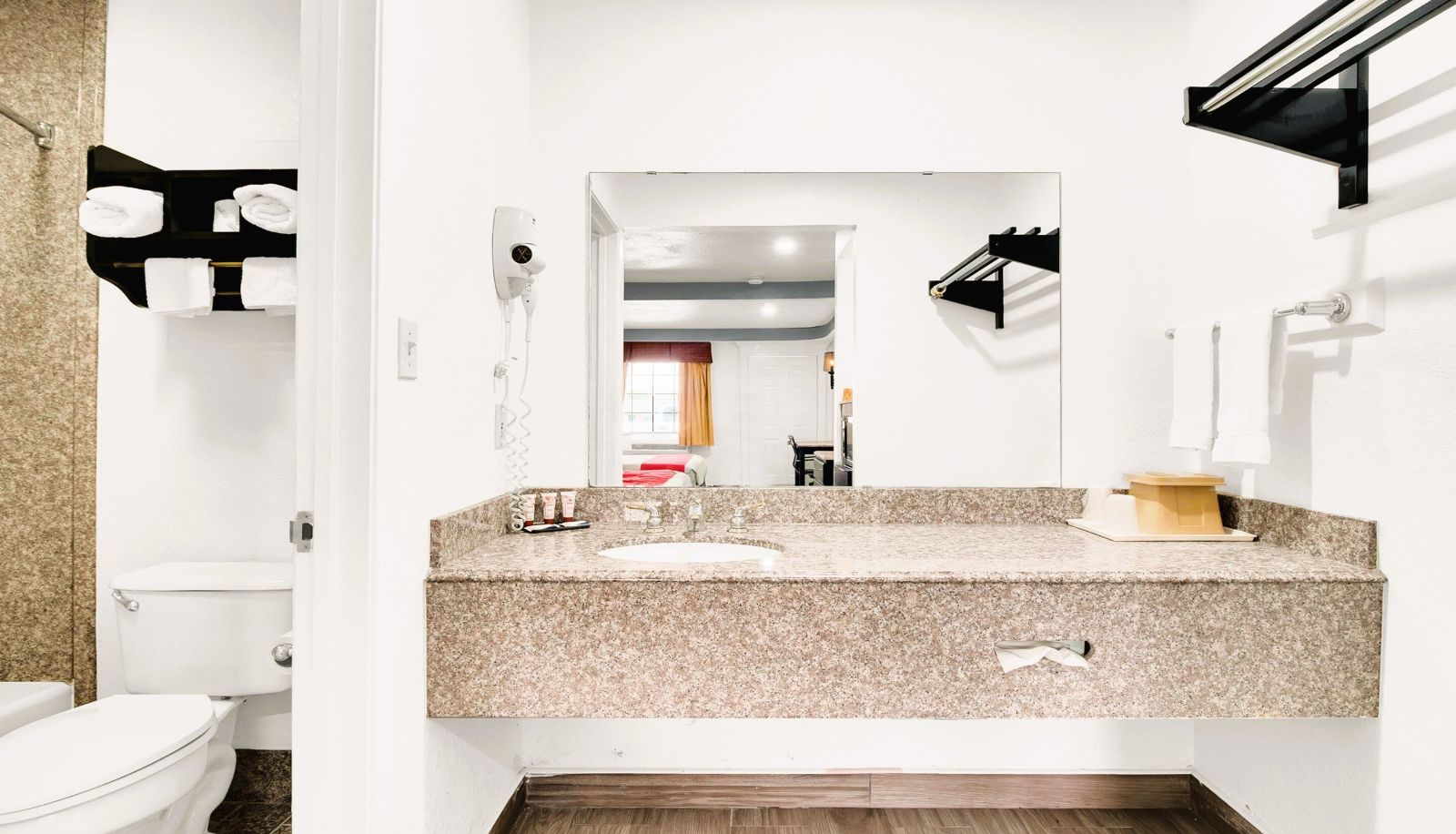 Room - OYO Hotel Three Rivers TX