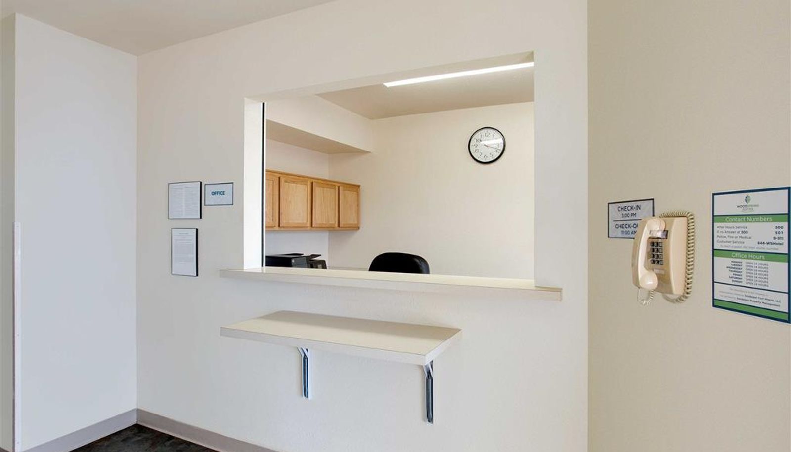 Hall - WoodSpring Suites Fort Wayne