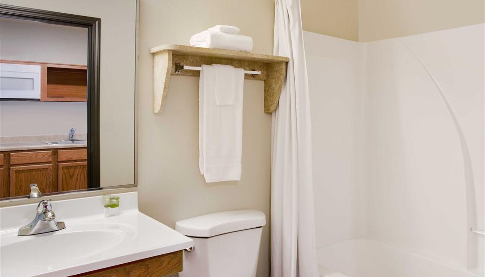 Zimmer - WoodSpring Suites Fredericksburg