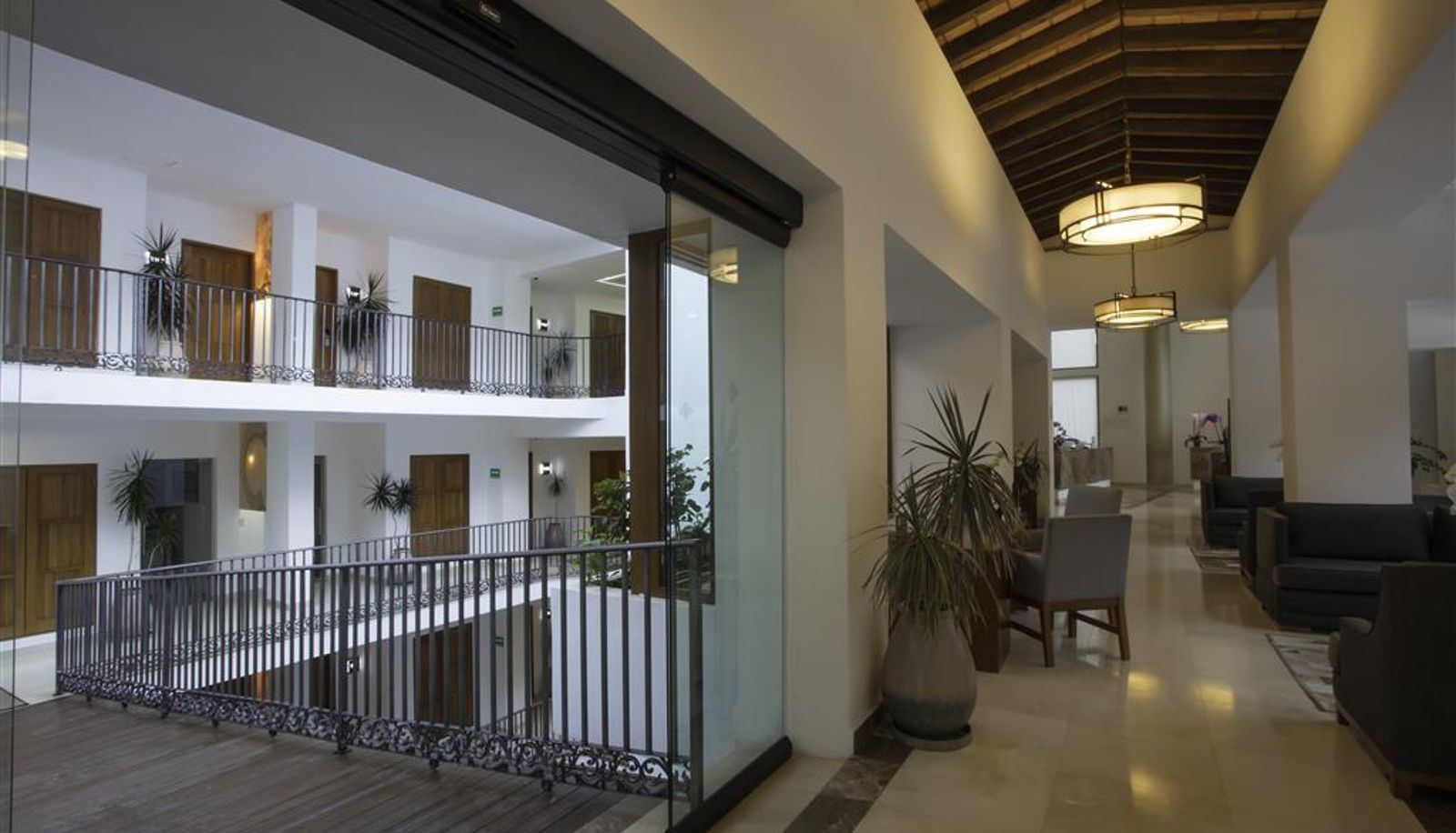 Innenbreich - Almar LGBT Luxury Resort
